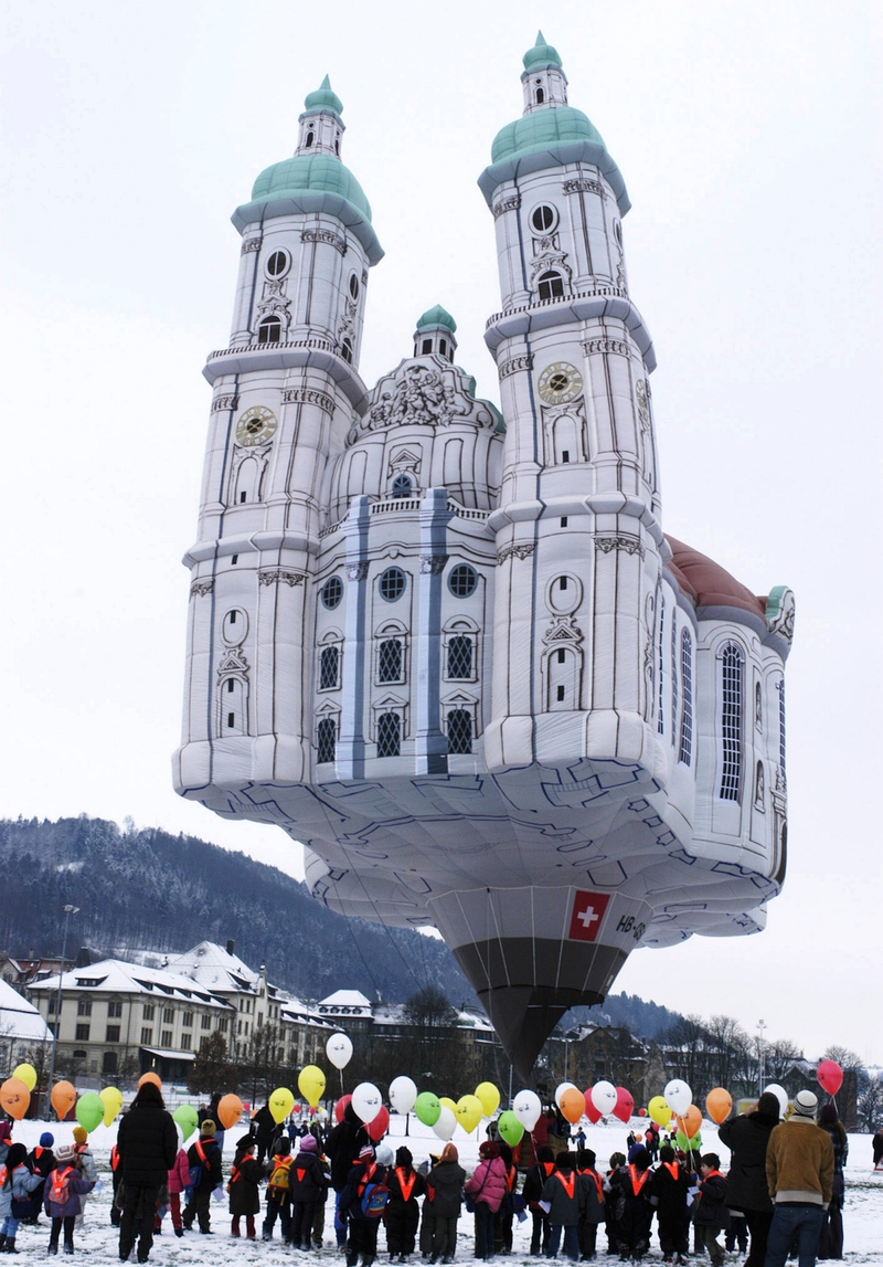 Illustration for article titled The Strangest Hot-Air Balloons To Ever Grace The Skies
